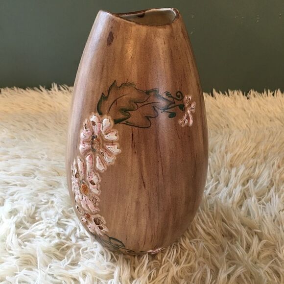 Holland textured floral design Vase! Quick sell! - Picture 2 of 4